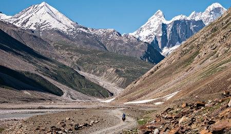 Day 05: ShiraGorh - Chatru (3100m). (Boulder Descend) 5-6 hrs. Trek. Drive to Chandartal