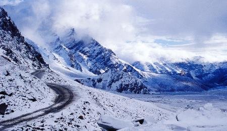 Day-1:  Arrive Manali (2000m) 