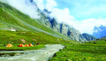 Day 04: Balu Ka Gera - Hamta Pass (4268m) - Shira Gorh (4000m) 7-8 hrs Hrs. trek. (Moderate Ascent And Steep Descend)